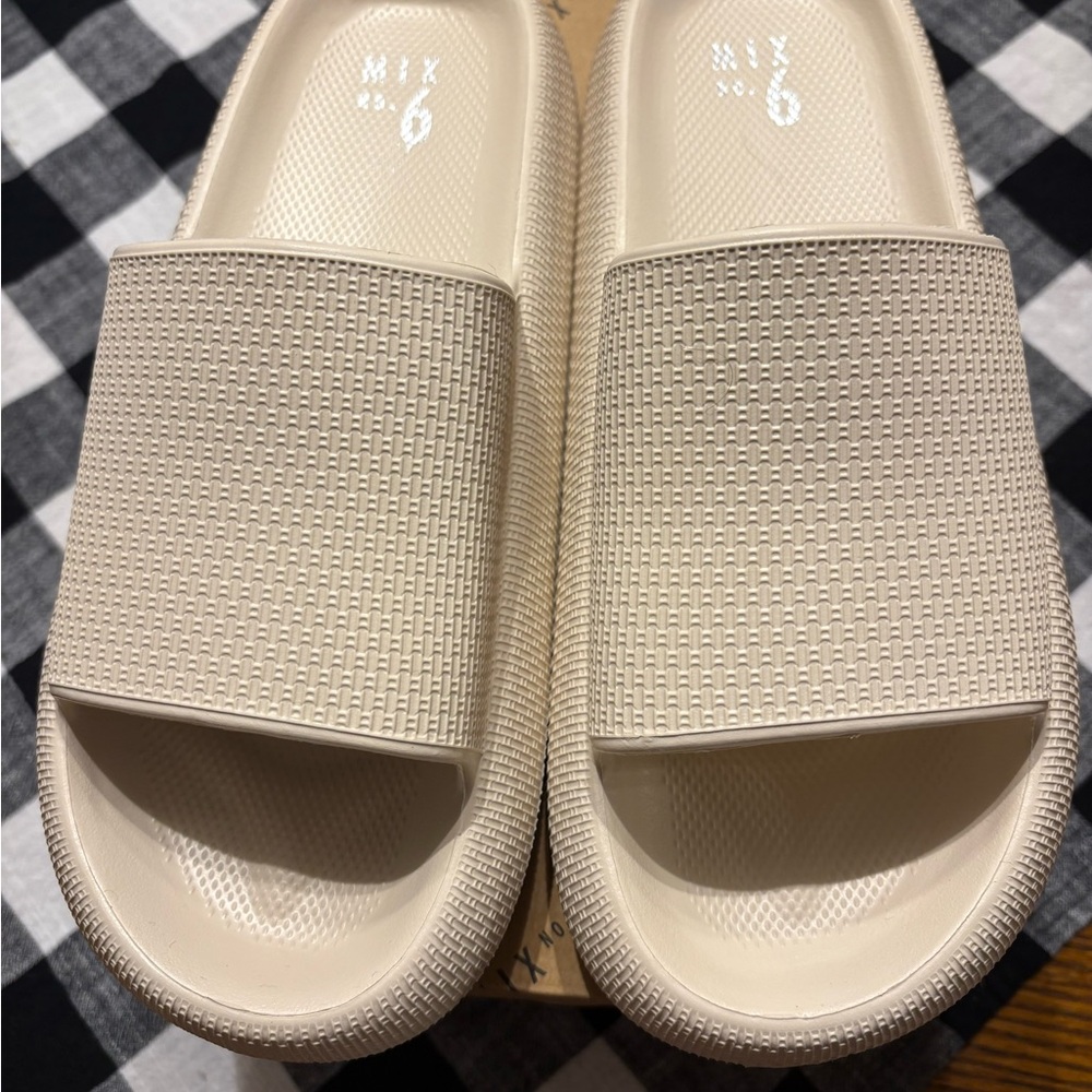 Mix No. 6 Textured Cream Slides